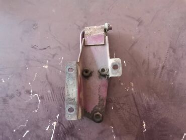 Auto delovi: Drzac prednje haube Lada 21213,21214 Niva br.1. Polovno, ocuvano — 9