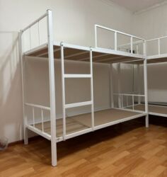 дрова бу: Продаю железную двухъярусную кровать белого цвета. 6500 сом