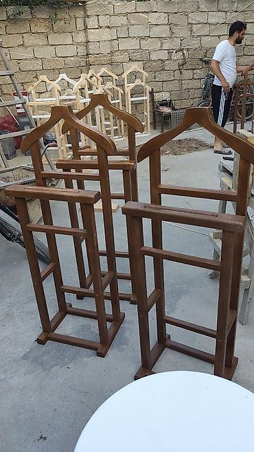 вешалка с одеждой: Taxta geyim dayaqı – “valet stand” Məhsul təsviri: - Material: tam — 3
