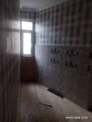 Uzunmüddətli kirayə mənzillər: Ev satlir Bayil Dünya Market yani 1 Otaq Yola 20 deq yaxin 50000azn — 19