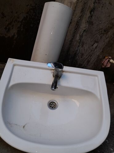 hovuz temizleme: Keramik əlüzü yuma qabı (lavabo) – mikser kranla - Material: parlaq