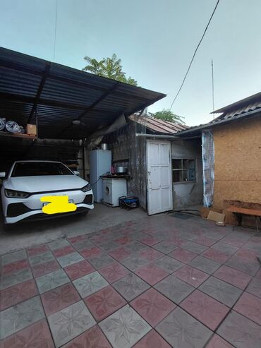Продажа домов: Полдома, 83 м², 5 комнат, Агентство недвижимости, Старый ремонт