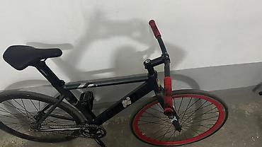 Городские велосипеды: Велосипед Fixed Gear в черном цвете с красными ободами — 2