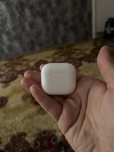 черные наушники airpods: Продам эйр подс 4 с шумоподавлением, левый наушник утерян! Или куплю