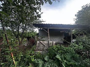 Продажа коттеджей и домов: 2 Дома с большим двором и хозпостройками: очок кана, баня, 4 сарая — 3