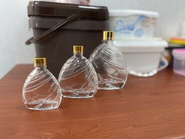 qab qaşiq: 3 ölçüde şüşə qablar. Yaglar, kosmetik vasitələr ve içki üçün