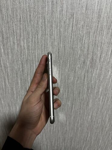 Apple iPhone: IPhone X, Gümüşü, Face ID — 11