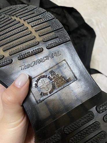 вулкани: Мужские классические ботинки Dr. Martens 1460, изготовлены из — 9