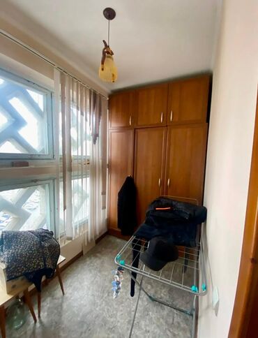 сниму дом в бишкеке: 3 комнаты, 62 м², 106 серия, 8 этаж, Старый ремонт