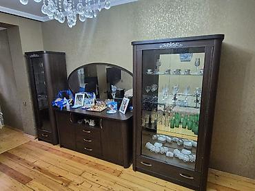 mehin mebel fabriki: Qonaq otağı üçün mebel dəsti - Tərkibi: 2 şkaf-vitrin və geniş komod — 1