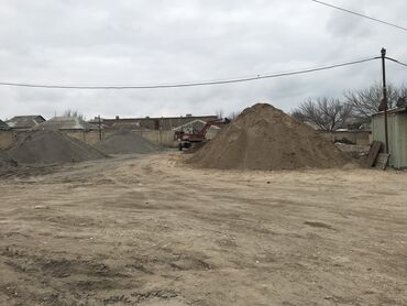 Binalar: Sumqayıt şəhərində 900 kv.m sahəsi olan və 1hektar torpaq sahəsinüə — 24