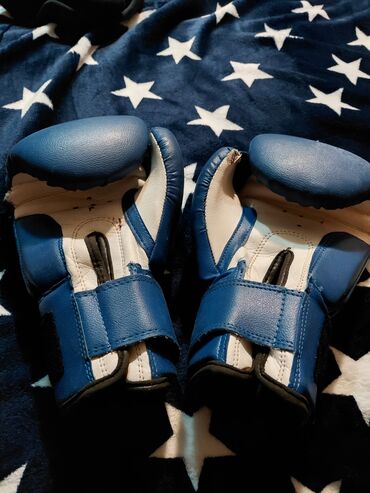 Силомеры: Məhsul: Everlast boks əlcəkləri. - Rəng: mavi-ağ - Brend loqosu