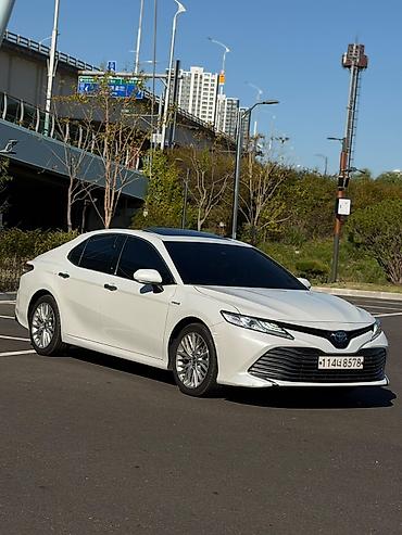 es lexus: Toyota Camry: 2021 г., Гибрид, Седан — 1