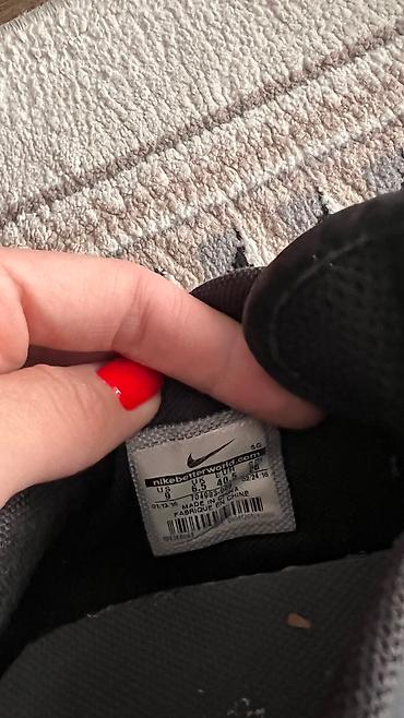 бу красофки: Кроссовкалар, 40, Nike, Колдонулган, түсү - Кара, Өзү алып кетүү — 3