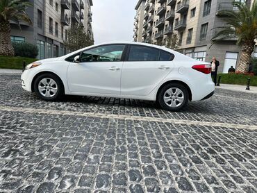 Kia: Kia Forte sedan – ağ rəng, şəhər və uzun yol üçün rahat və qənaətcil — 12