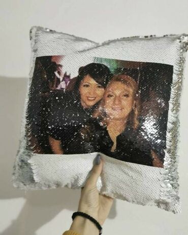 Posteljina: Piši briši jastuk Slika po vašoj želji Cena 2.400 dinara Srebrni — 1