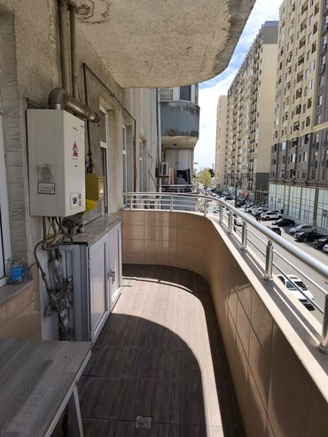 Uzunmüddətli kirayə mənzillər: Geniş və işıqlı mənzil Satilir - Planlama: geniş dəhliz, böyük yataq — 27