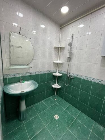 Uzunmüddətli kirayə mənzillər: Nesimi rayonu Tibb Universitetinin yaninda 8 noyabr metrosuna 3-4 — 10