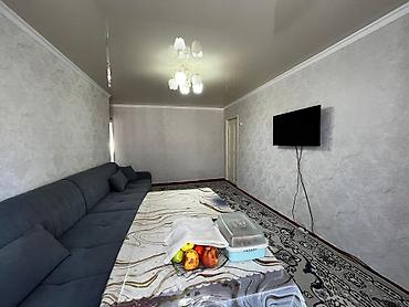 Продажа коттеджей и домов: В центре г. Каинда продаётся 3х комнатная квартира этаж 2 из 3 ул — 6