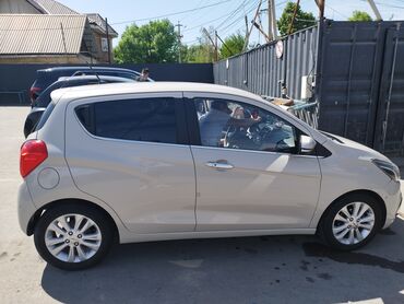 Chevrolet: Chevrolet Spark: 2016 г., 1 л, Робот, Бензин, Хэтчбэк