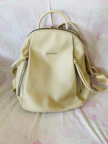 Fashion backpacks: David Jones, Material: Faux leather