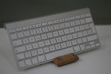 macbook air ucuz: Apple Wireless Keyboard (A1255/A1314 seriyası) – Bluetooth klaviatura — 2