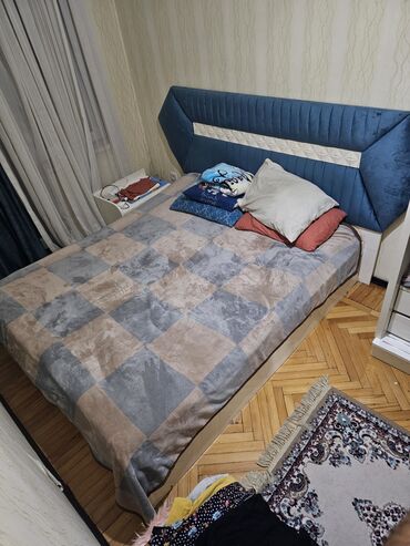 Yemək masaları, oturacaqları: SdTaxt 200 azn. Yaxsi veziyyetdedir. Matras ve baza var. Unvan 28 may