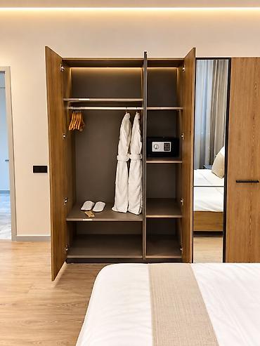su cenler: SEA BREEZE POLO RESIDENCE-də kirayə mənzil 1 Gün - 120 azn 1 Həftə - — 9