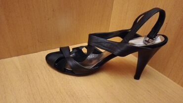 ev üçün açıq qadın şap şapları: Qadın yüksək dabanlı sandal - Rəng: qara - Model: açıq burunlu
