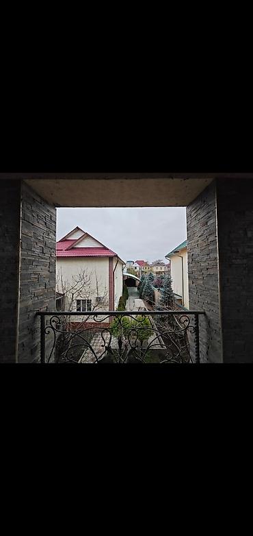 Продажа коттеджей и домов: Продается два 2 этажных особняка. р-н мкр.Джал, по — 27