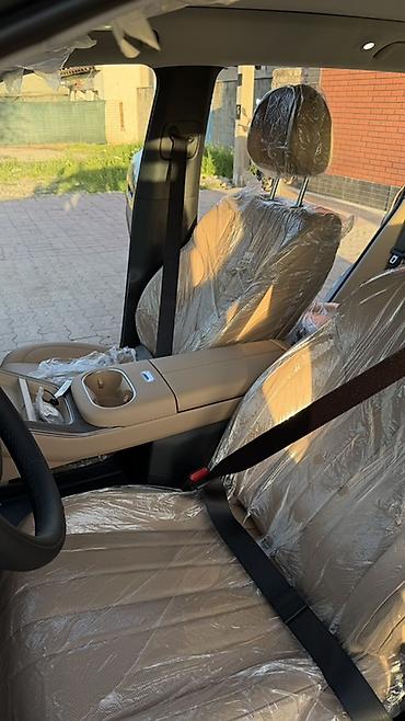 GAC: Черный кроссовер/внедорожник с просторным салоном и бежевой кожаной — 20