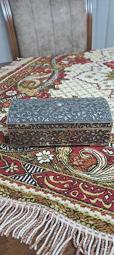 qara sam haqqinda melumat: Metall oyma naxışlı zərgərlik qutusu - Material: metal korpus, üst və — 1