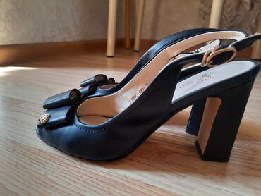 Туфли: Коллекция женских туфель различных стилей. Включает в себя туфли на — 4