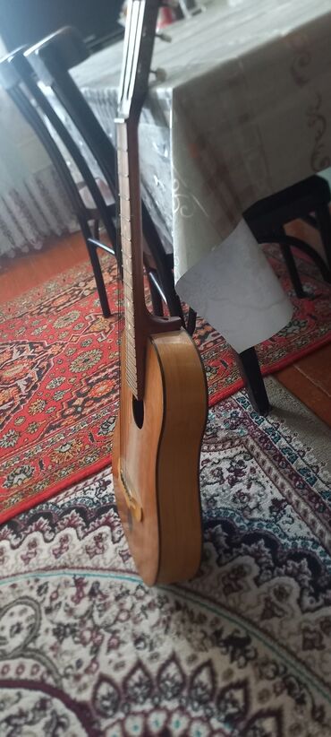 Musiqi alətləri: Akustik gitara, 6 sim, İşlənmiş, Ödənişli çatdırılma