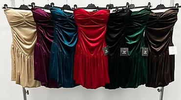 Haljine: Baršunasta mini haljina sa bretelama – srcoliki dekolte - Materijal — 9