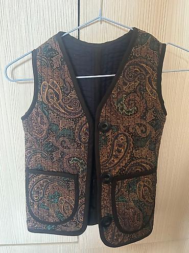 Верхняя одежда: Джинсовые куртки на 5-6 лет В отличном состоянии, носили мало так как — 8