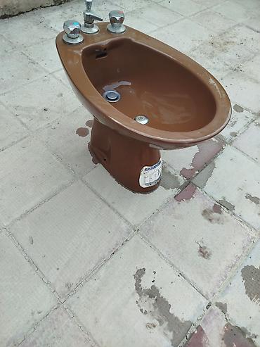 40 acar: Bidet – döşəməyə quraşdırılan, keramik, qəhvəyi rəng. - Üst hissədə 3 — 1