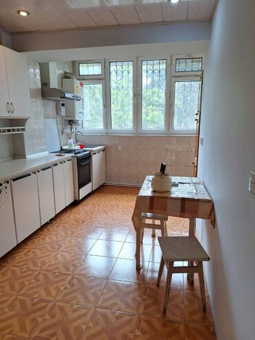 Uzunmüddətli kirayə mənzillər: Memar Əcəmi metrosu 4-ün kruqunda 5 mərtəbəli binanın 5-ci — 6