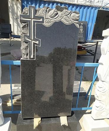 Мраморные и гранитные работы: Гранитные памятники - Изготовление памятников из цельного — 21