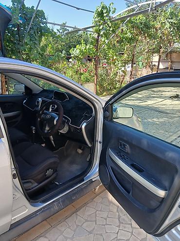 jac s7: Toyota Ist: 2002 г., 1.5 л, Автомат, Бензин, Хэтчбэк — 7