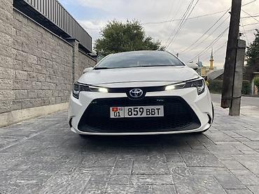 Toyota: Toyota Corolla: 2023 г., 1.8 л, Вариатор, Гибрид, Седан — 2
