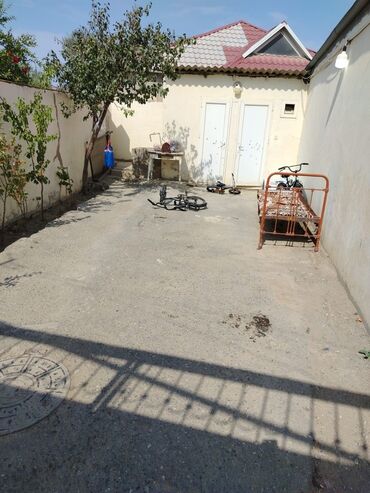 qubada hovuzlu ev: Həyət evi - Geniş, hasarlı həyət sahəsi: beton örtüklü, meyvə ağacı
