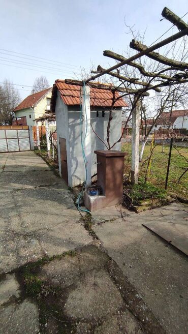 Kuće na prodaju: Prodajem kuću sa pripadajućim zemljištem i pomoćnim objektima, ukupne — 17