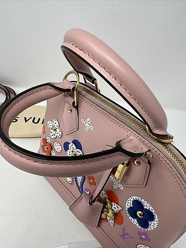 Çantalar: Louis Vuitton Alma BB – Epi dəridən, çəhrayı rəngdə, floral — 1