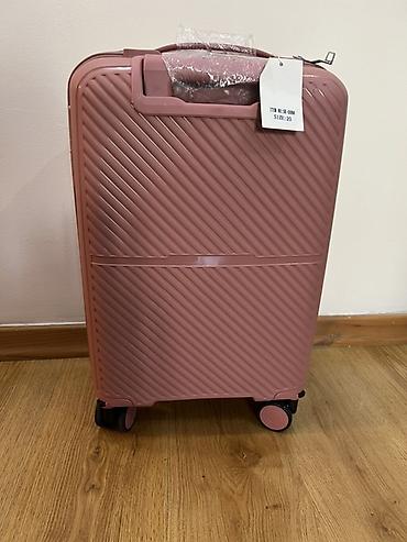 Чемодан, Новый, Материал: Пластик, Маленький (до 40 л), На колесах