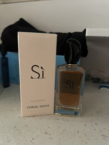 Giorgio Armani Si Eau de Parfum, zərif və qalıcı ətri ilə fərqlənir