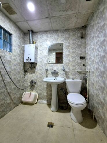 Uzunmüddətli kirayə mənzillər: Neftçilər metrosuna 5 dəqiqə piyada məsafədə yerləşən 5 mərtəbəli — 9