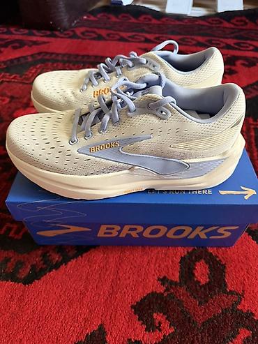 brooks: Кроссовки, 40, Brooks, Новый, цвет - Бежевый, Самовывоз, Бесплатная доставка, Платная доставка — 1