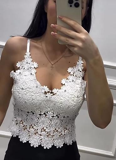 cipkane kosulje prodaja: Beli čipkani crop top sa tankim bretelama - Materijal: delikatna — 1