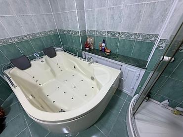 hamam dekoru: Hidromasajlı künc vanna – 2 nəfərlik Rahat spa təcrübəsi üçün geniş — 5